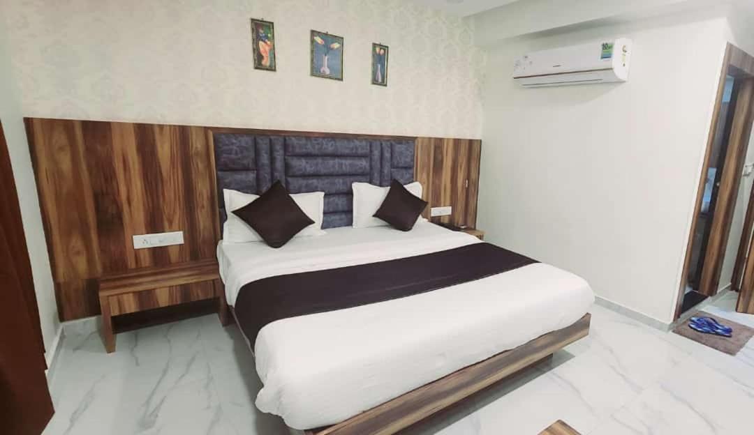 אחמדאבאד Hotel Sun Shine מראה חיצוני תמונה