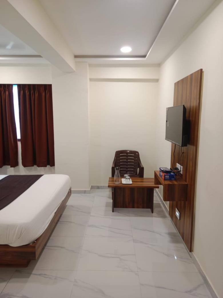 אחמדאבאד Hotel Sun Shine מראה חיצוני תמונה