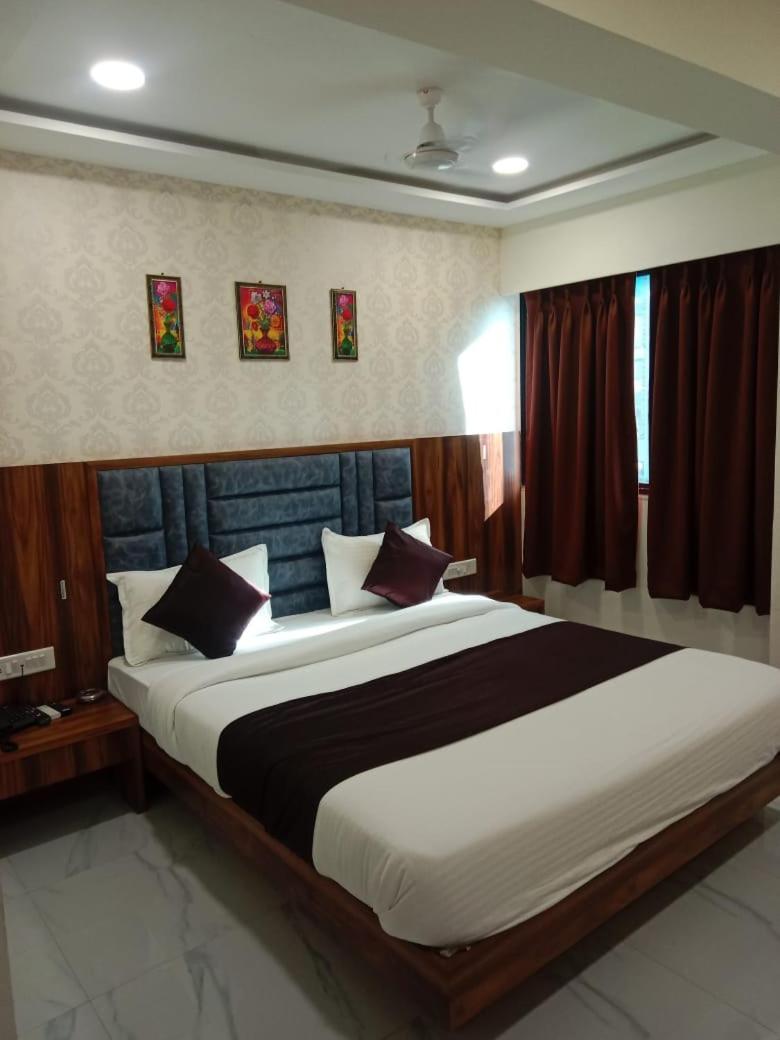 אחמדאבאד Hotel Sun Shine מראה חיצוני תמונה